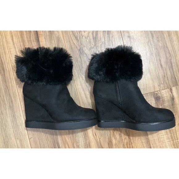 NWT Faux Fur Lined Wedge Bootie - Black Suede Size 8 - Picture 8 of 12